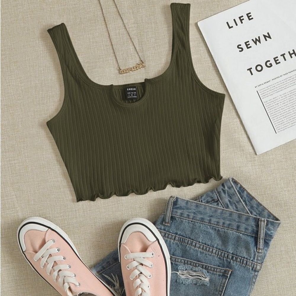 SHEIN EZwear Notched Neck Rib-Knit Crop Tank Top